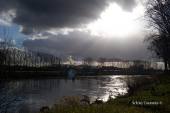 Kleine scale Zon Wolken Maas DSCF1508